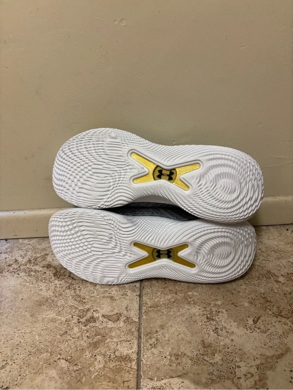 Under Armour Men's Curry Flow 10 Gray Athletic Shoes Size 15 3026274-101